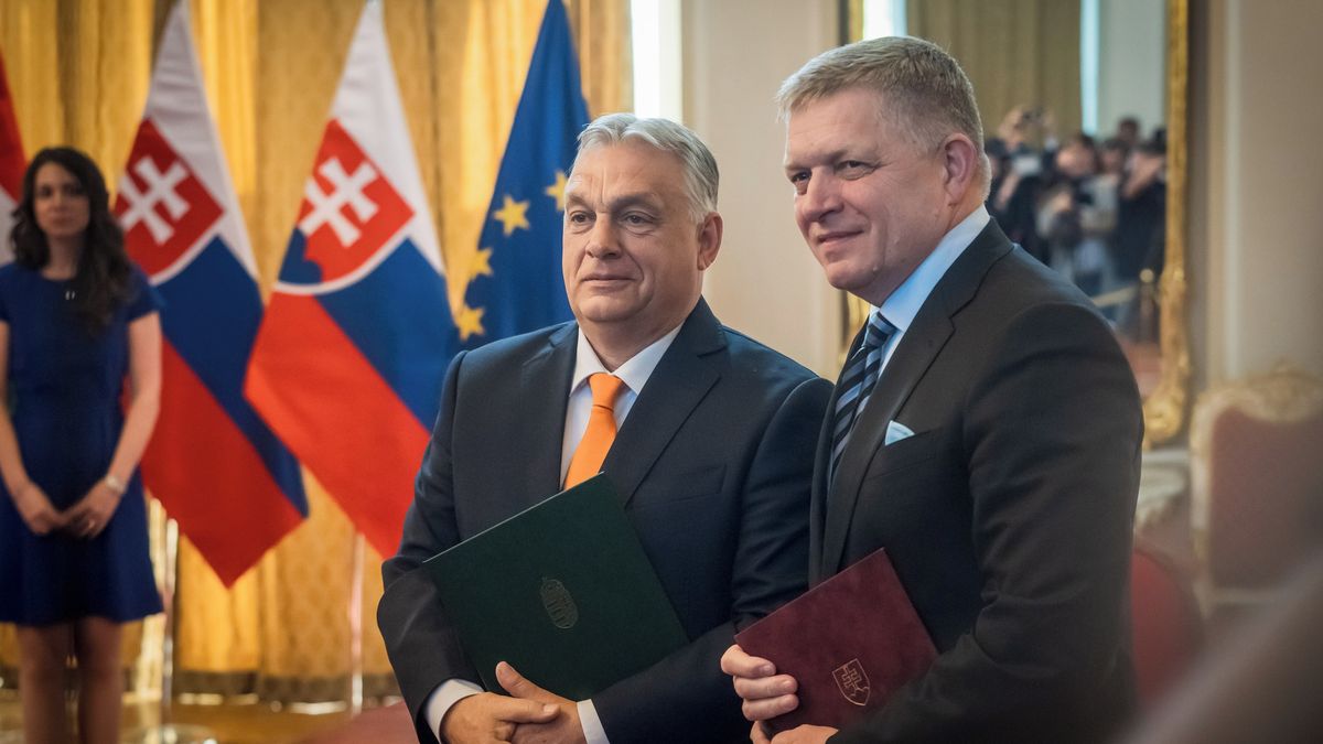 Robert Fico je po Orbánově prohře sám. Co to znamená pro Slovensko?